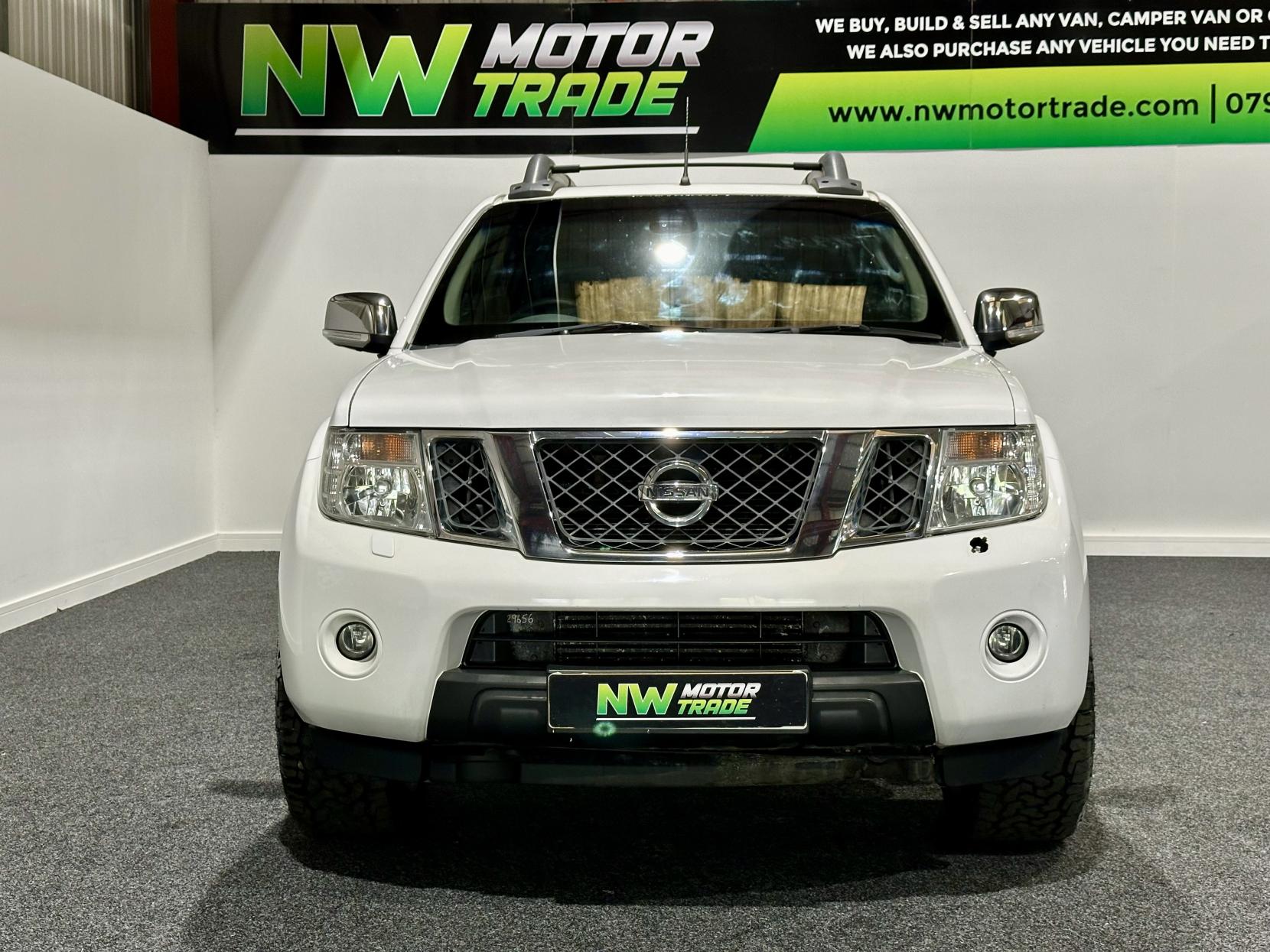 Nissan Navara 3.0 dCi V6 Outlaw Pickup 4dr Diesel Auto 4WD Euro 5 (231 ps)